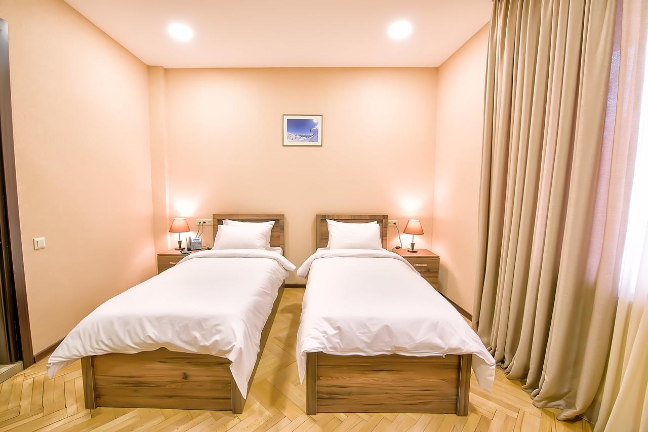 Green Corner Hotel Tbilisi Exterior photo